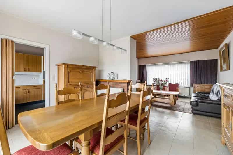 Op te frissen woning 4 slaapkamers