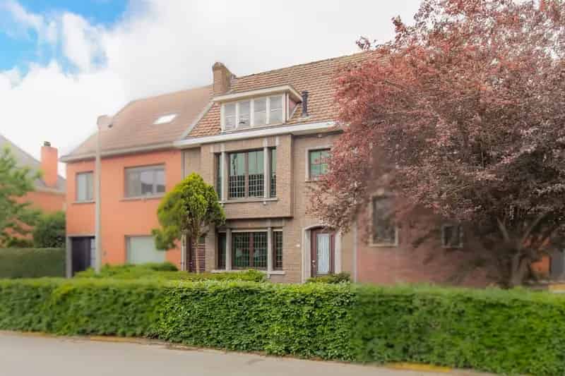 Huis te huur te renoveren 3 slaapkamers centrale locatie