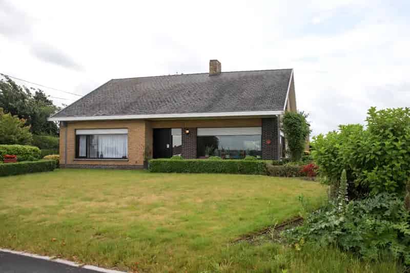 Huis te koop Meulebeke: Grote gezinswoning met garage en tuin
