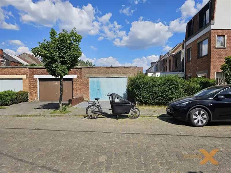 Huis te koop Sint-Amandsberg: Gezellige woning met tuin en garage