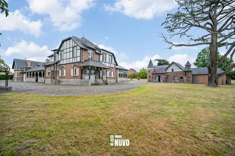 Uniek Landhuis met Uitzonderlijke Ruimte en Potentieel
