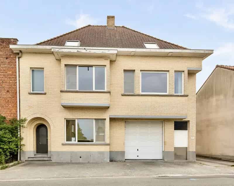 Huis te koop Wielsbeke: Grote woning met praktijk 4 slaapkamers garage tuin