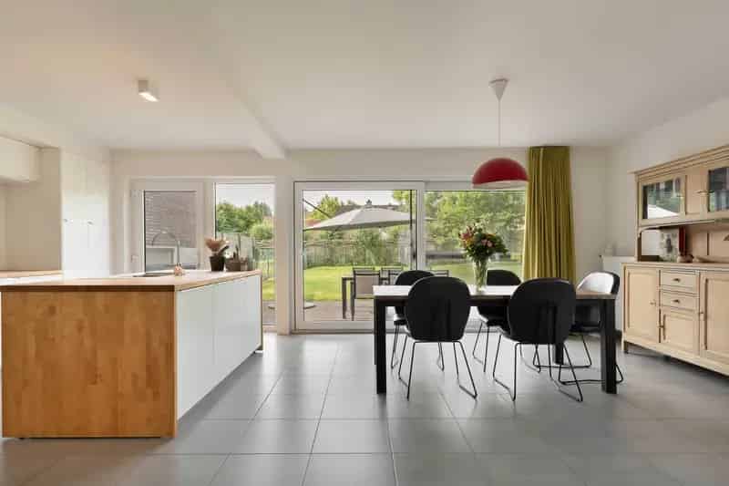 Huis te koop: Ruime gezinswoning met 5 slaapkamers in Opvelp