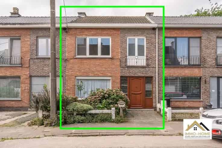 Rijwoning te Wondelgem: Op te frissen woning met tuin