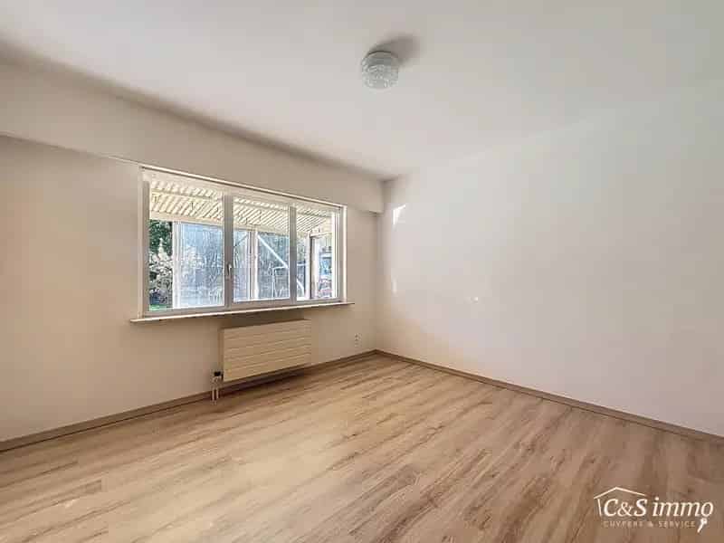 Gelijkvloers appartement met tuin te koop