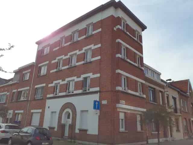 Appartement 1 Slaapkamer - Renovatie 2014 - 4 Verdiepingen