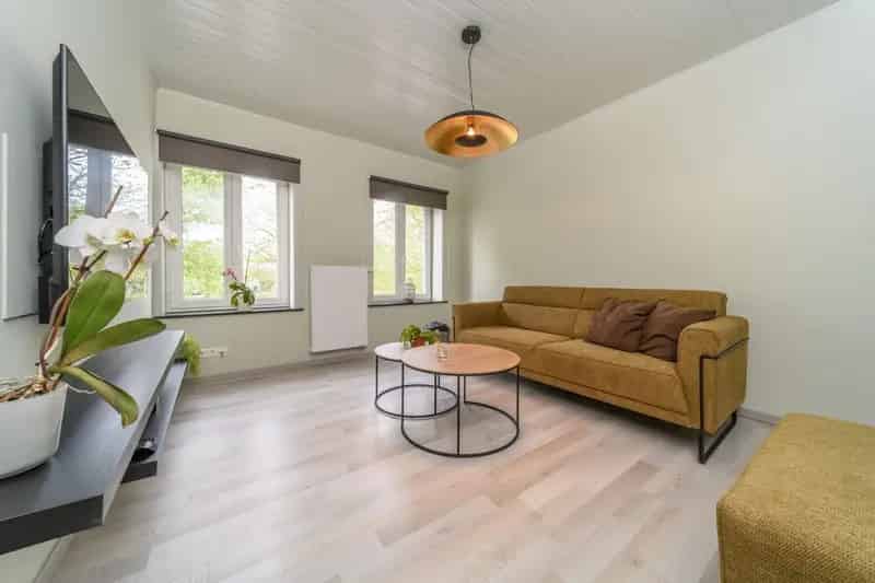 Charmant woonhuis  + achterliggend stuk bouwgrond op landelijke toplocatie