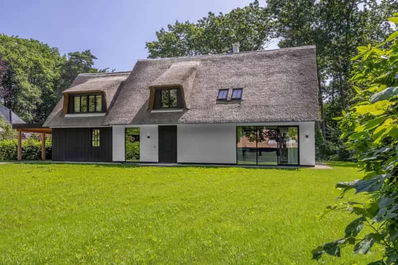 Huis te koop Schoten Koningshof: Gerenoveerde villa met 4 slaapkamers