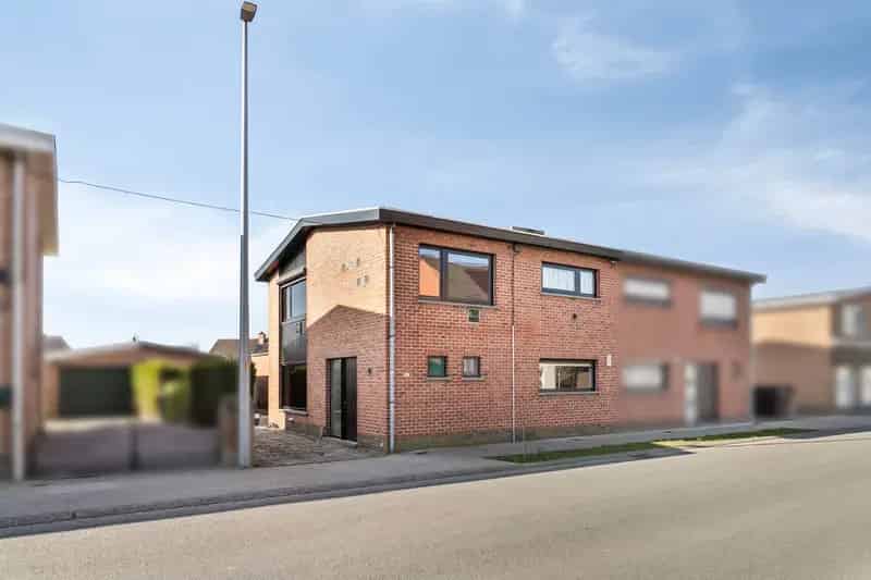 Te renoveren woning met 3 slaapkamers en tuin te Zulte