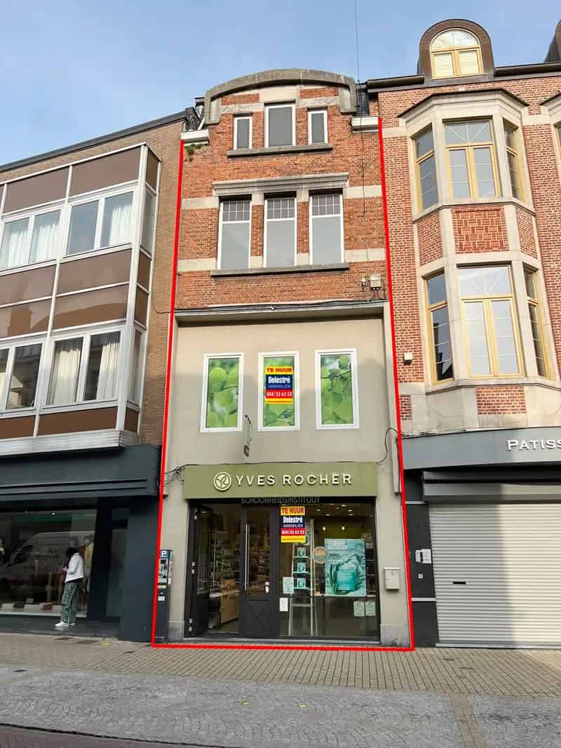 KARAKTERVOL COMMERCIEEL GEBOUW