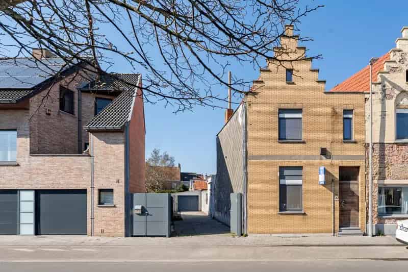Halfopen woning te renoveren met garage te Zeebrugge