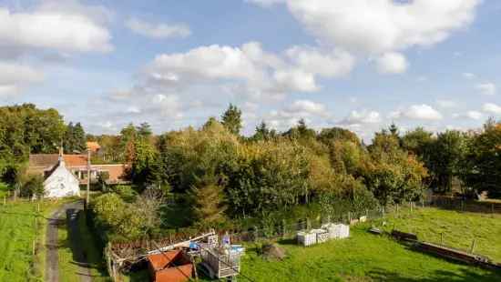 Grond van 4.580 m² met af te breken/te renoveren hoeve