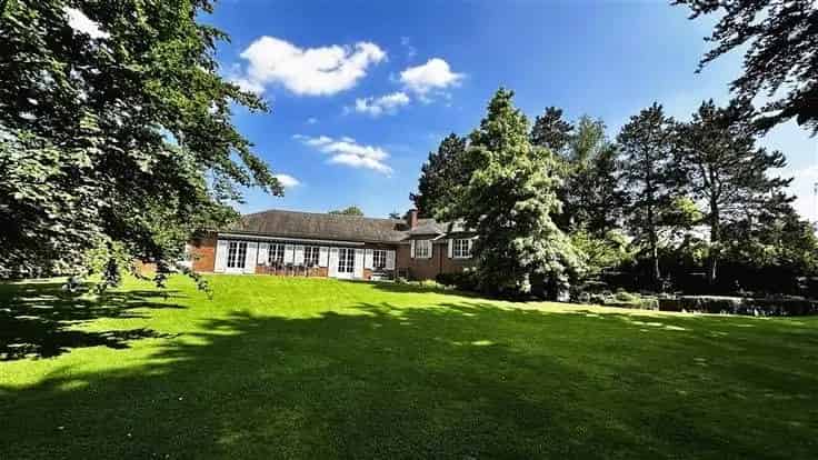 Villa te koop 320m2 met zwembad en grote tuin