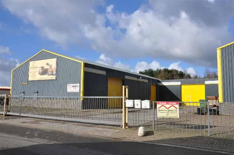 Werkplaats 325m2 met Opslag 75m2 Nabij Nederlandse Grens