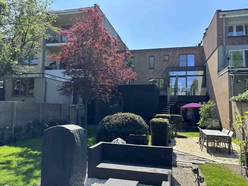 Huis te koop Merksem: Instapklare woning met praktijkruimte en tuin