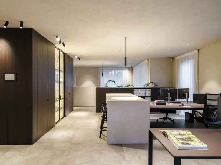 High-end Energiezuinig Kantoor Ruime Parkeerplaats
