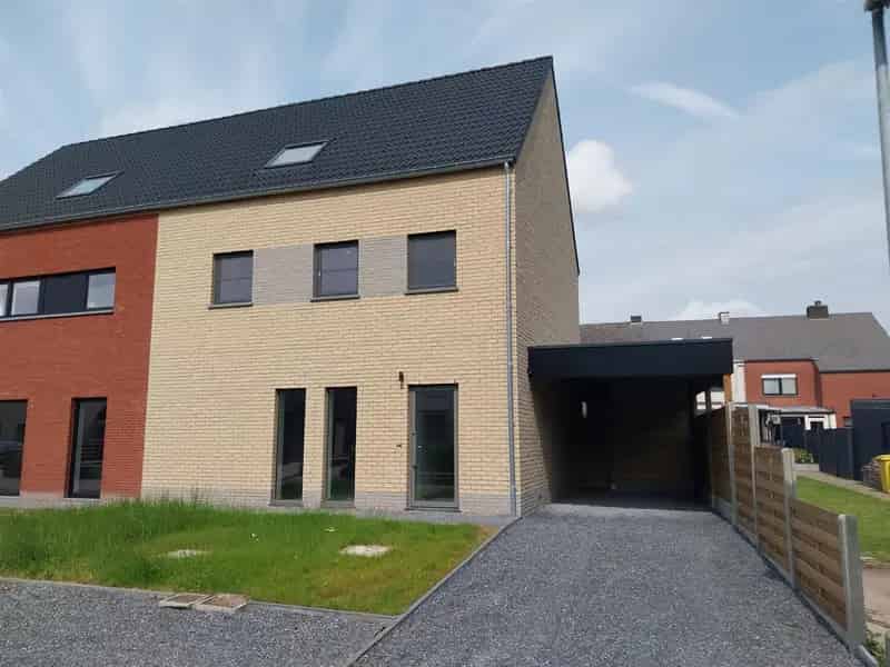 Ruime Nieuwbouwwoning te huur met 3 slaapkamers en tuin