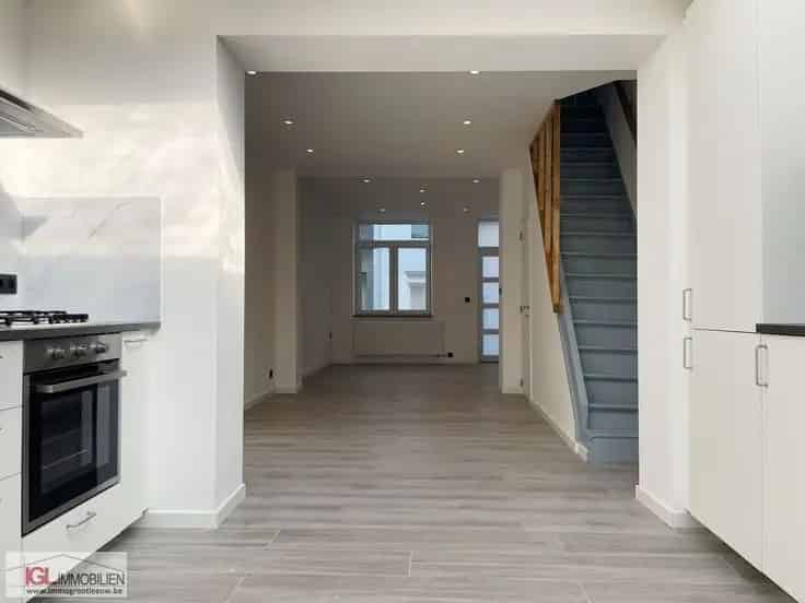 Huis Te Koop Ruisbroek: 3 slaapkamers, 2 badkamers, gerenoveerd