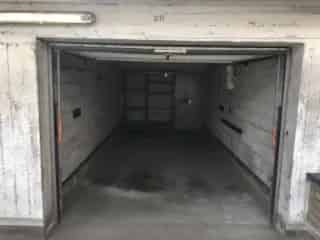 Garagebox te Huur Elsene - Ruime Garage met Elektrische Poort