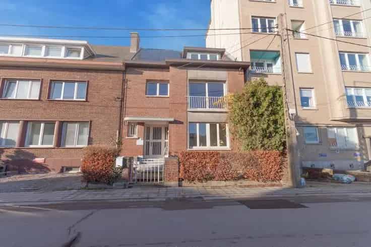 Huis Te Koop Ruime gezinswoning 6 slaapkamers