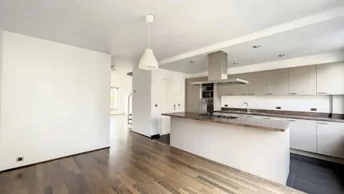 Appartement te Huur Brussel 133m2 3 slaapkamers Parking