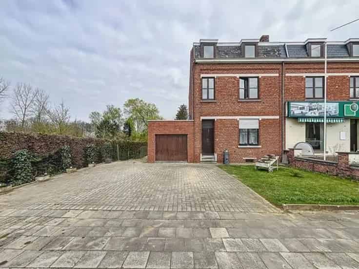 Huis Te Koop 5 Slaapkamers Tuin Zwembad Sauna