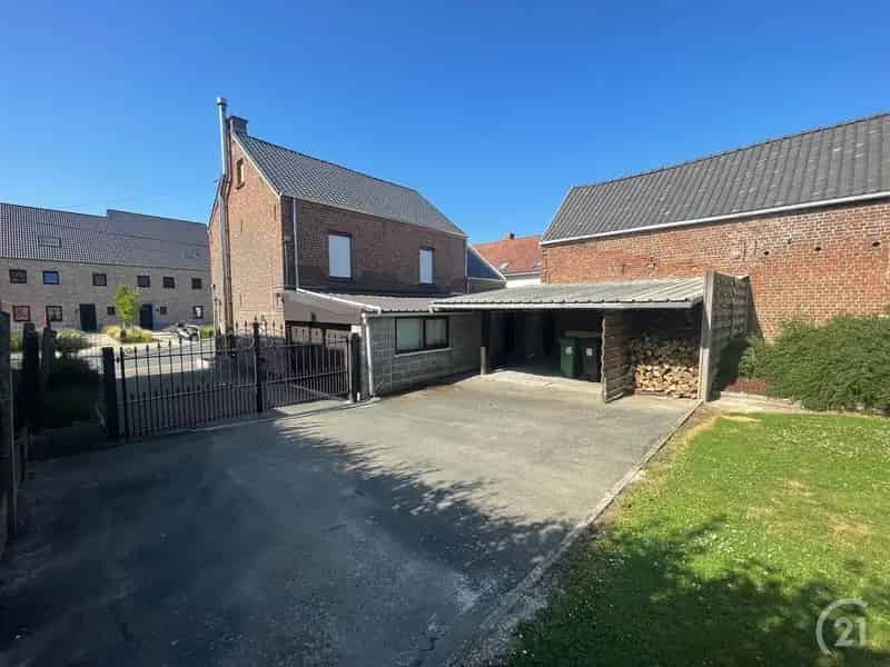 Huis te koop Galmaarden: Op te frissen gezinswoning met tuin