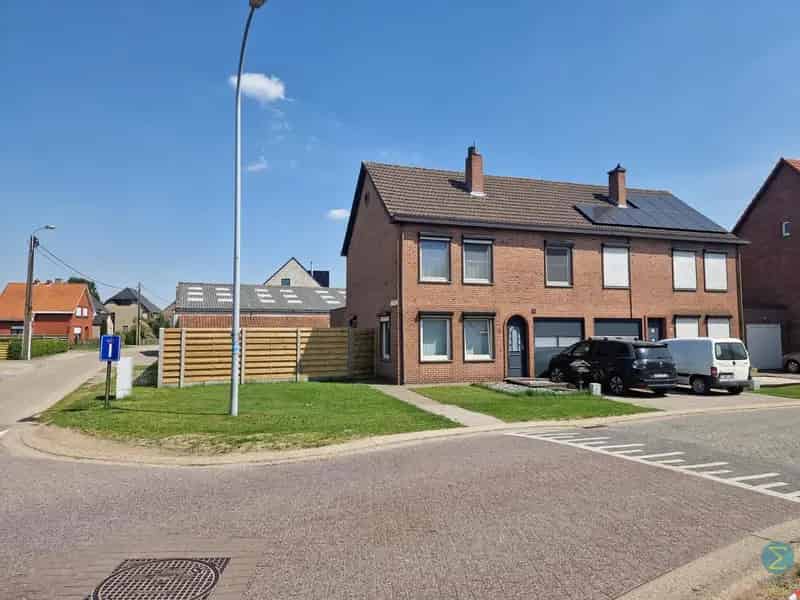 Te Huur: Charmante 3 Slaapkamerwoning met Garage en Tuin