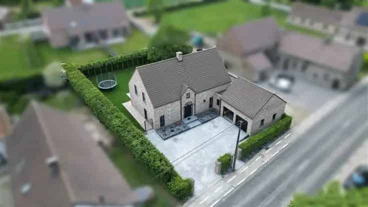 Huis Te Koop: Ruime 4-slaapkamer Villa Nabij Beloeil