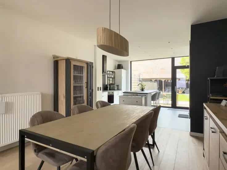 Huis Te Koop Lauwe: Modern gerenoveerd met 3 slaapkamers
