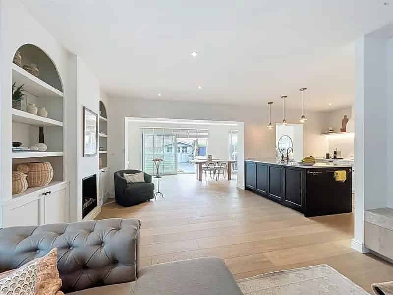 Halfopen Bebouwing 4 slaapkamers Garage 450m²