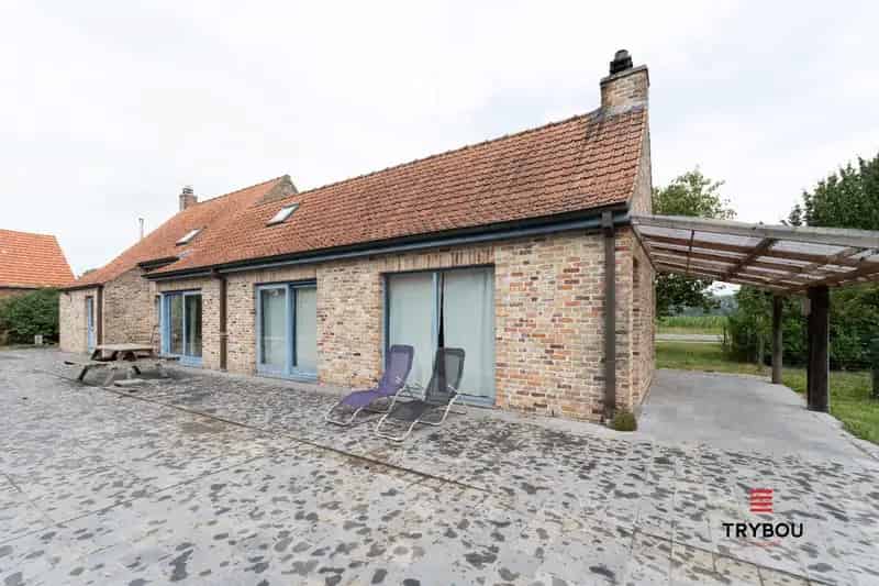 Landelijke Eigendom met Loods te Merkem