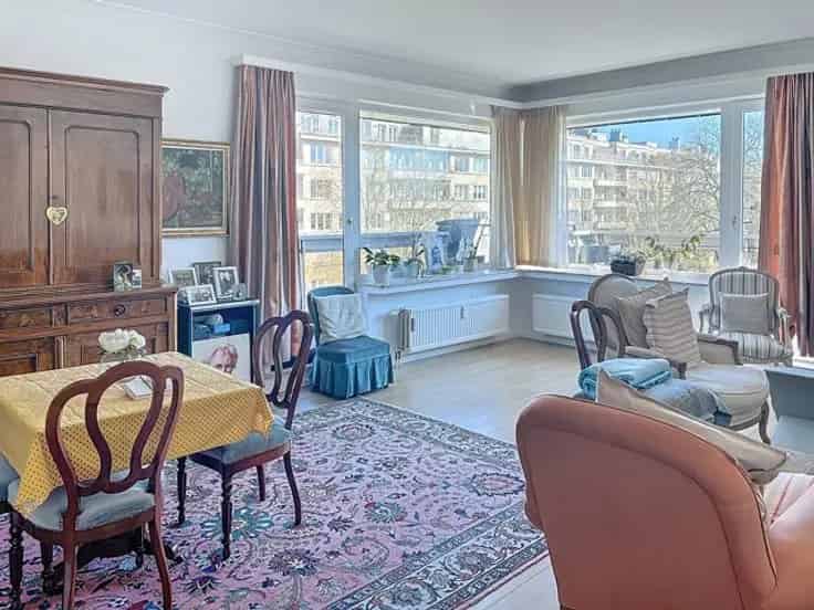 Serviceflat Ukkel: 1 Slaapkamer Appartement te Koop