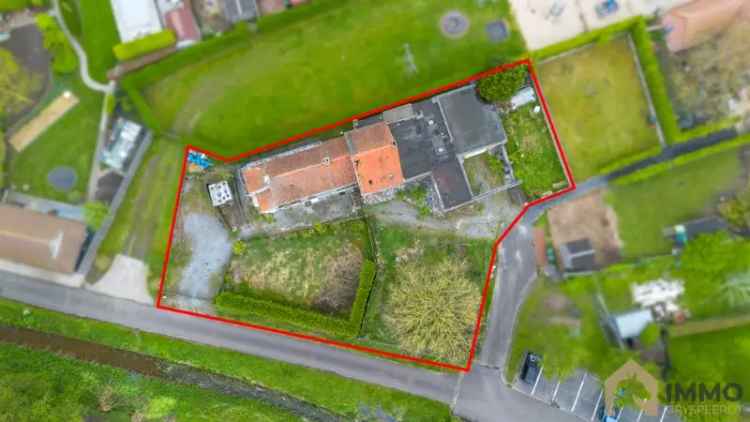 Te koop te Hulste : 2 te slopen woningen +/- 1348 m².