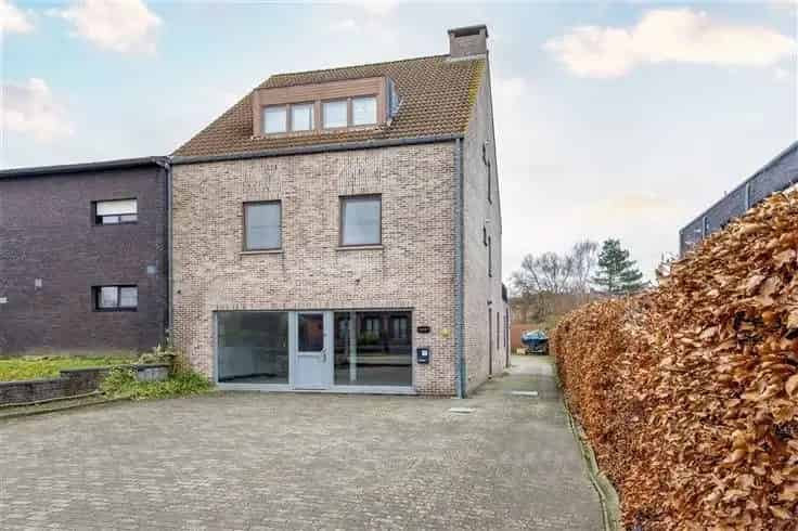 Handelspand met 2 Appartementen Hasselt