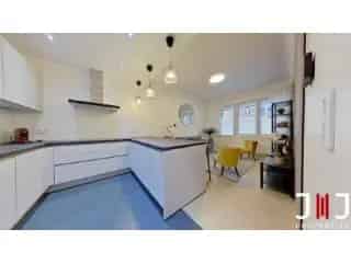 Appartement te huur Elsene 3 slaapkamers gerenoveerd terras