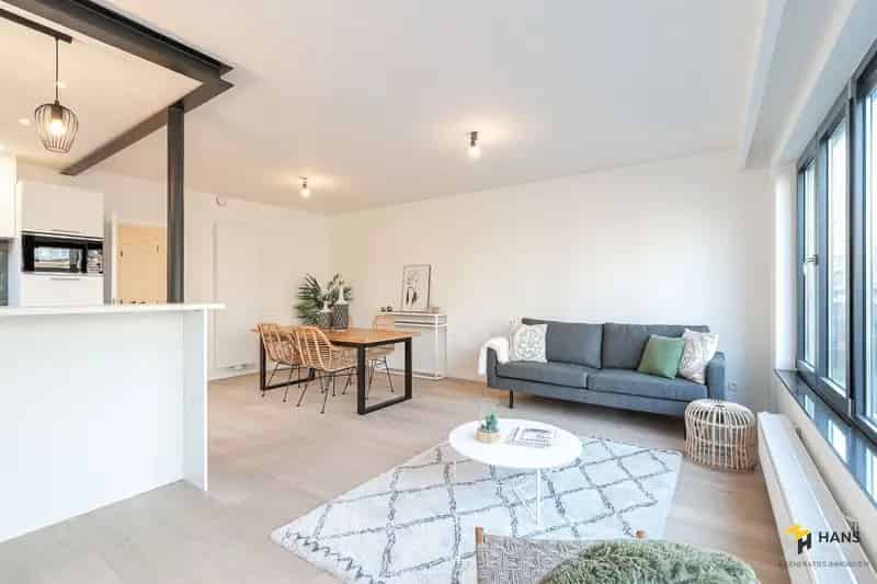 Gerenoveerd Appartement 80m² 2 Slaapkamers Terras Borsbeek