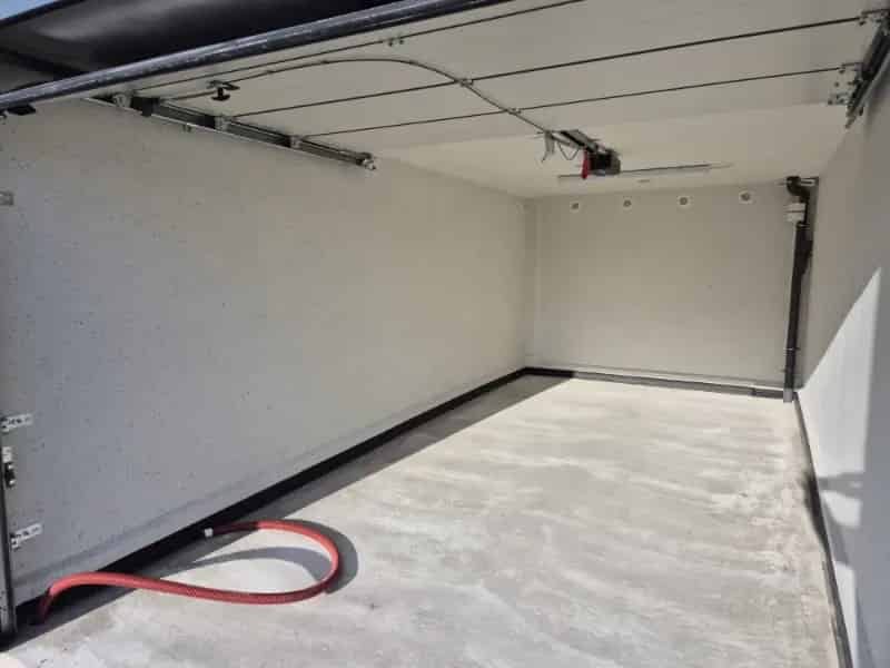 Garage te huur Roeselare - 6 garages op afgesloten terrein