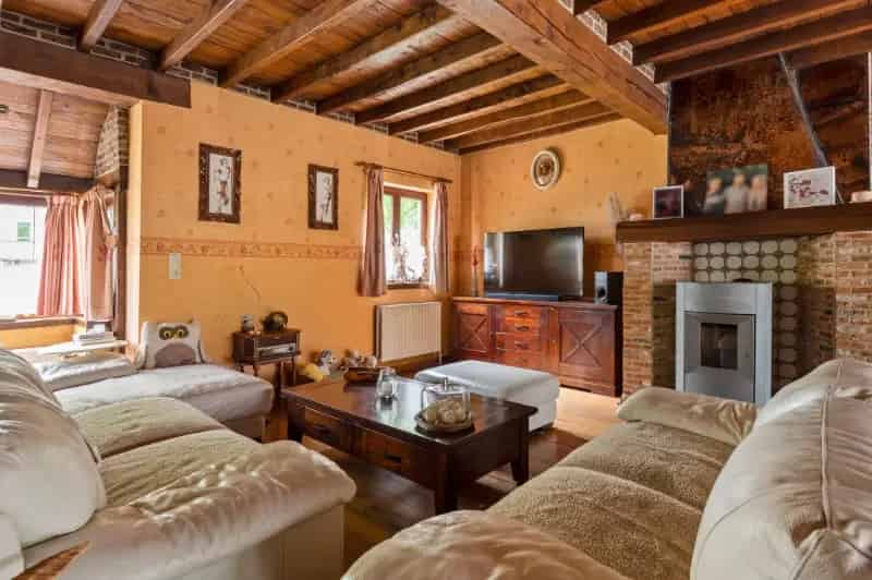 Centraal gelegen landhuis te Nijvel 1558m2 3 slaapkamers