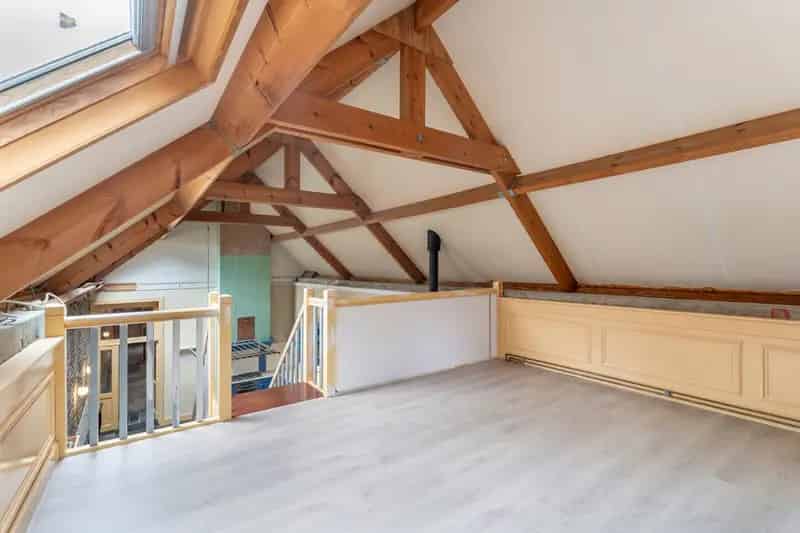 Deels Gerenoveerde Dorpshoeve met Veel Mogelijkheden