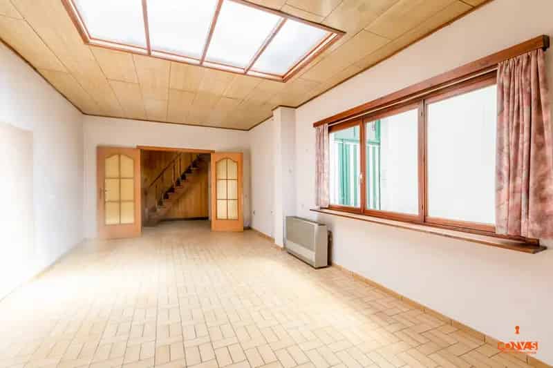 Huis te Koop Sint-Amandsberg: Renovatieproject met Garage en Winkelruimte
