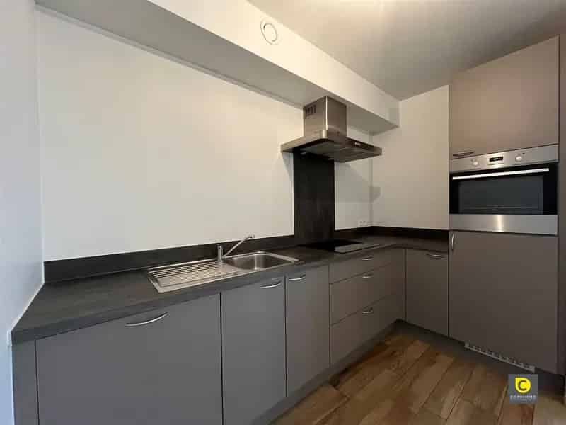 Modern 2 Slaapkamer Appartement te Koop met Terras en Autostaanplaats