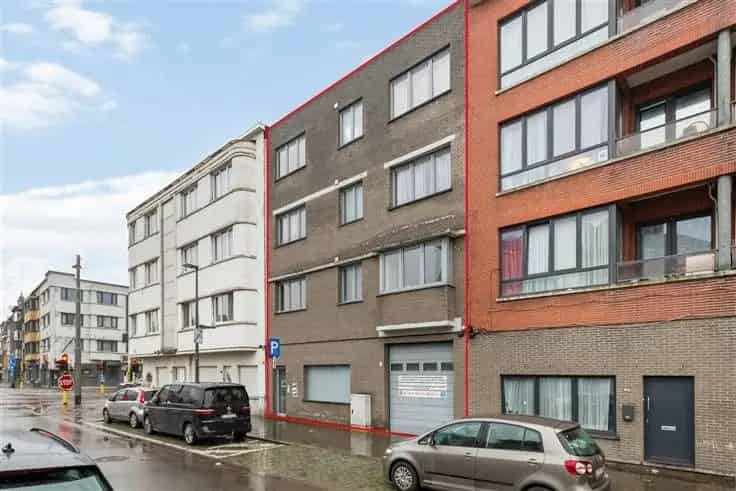 Appartementenblok Te Koop Merksem: 3 Appartementen Ruim Magazijn