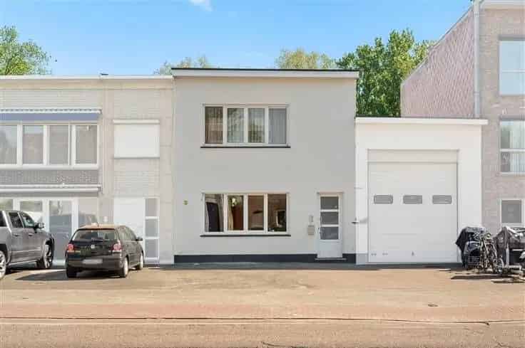 Te Koop: Ruime Rijwoning 5 Kamers 2 Badkamers