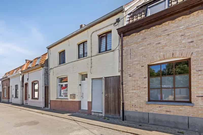 Huis te koop Oostrozebeke: Op te knappen gezinswoning 3 slaapkamers