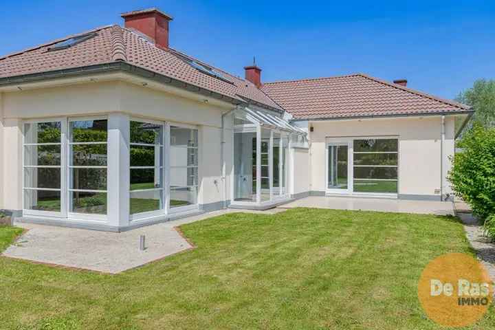 Te koop vrijstaande bungalow in Aalst met verzorgde tuin