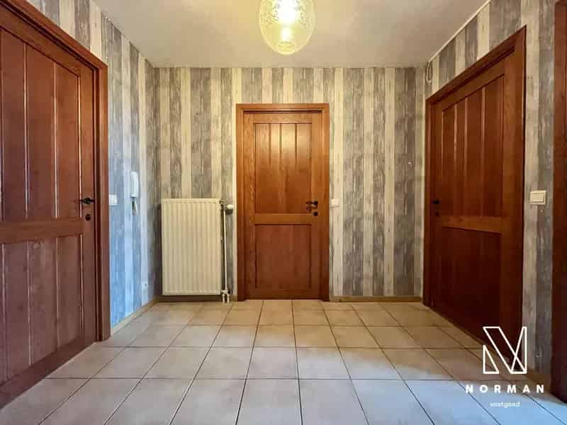Ruim Duplexappartement met Dubbele Garage te Koop