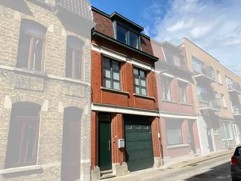 Huis te koop Ieper: 2 slaapkamers, garage, centrum