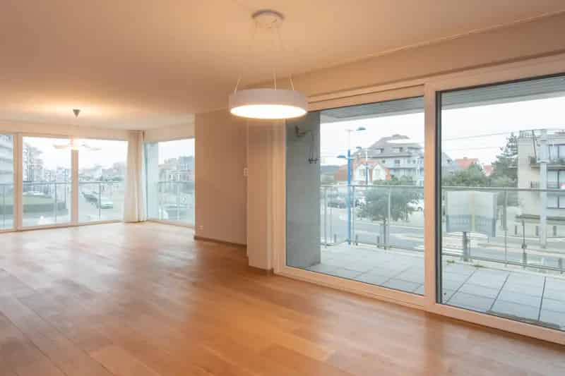 Ruim appartement Koksijde-Bad met zeezicht en garage