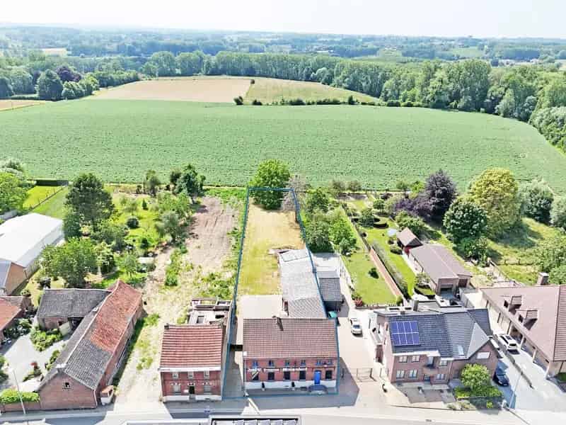 Te renoveren handelshuis met 5 slaapkamers en grote tuin